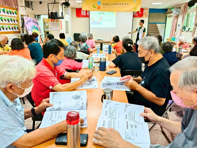 承霖慈善基金會協助新竹市康樂社區,肌力鍛鍊與認知促進課程