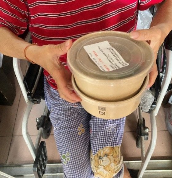承霖慈善基金會捐贈上千份營養即食料理包，支持台南後壁偏鄉長者送餐服務。